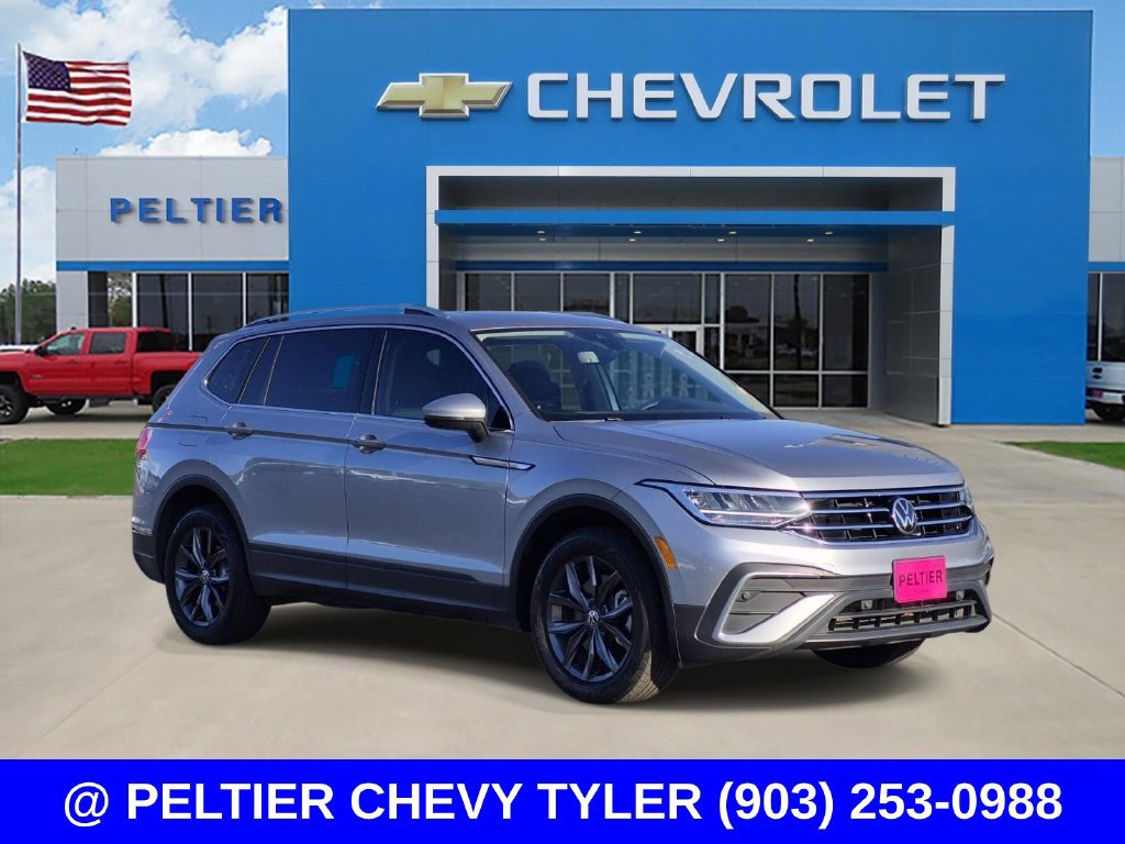 Used 2023 Volkswagen Tiguan SE w/ Panoramic Sunroof Package