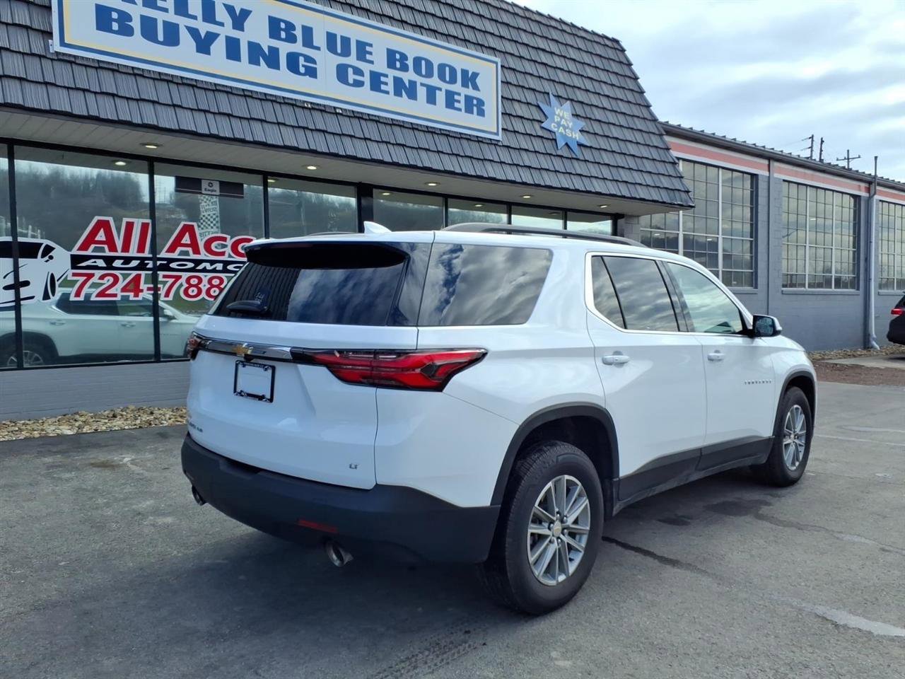 Used 2023 Chevrolet Traverse LT w/ LPO, Cargo Package image 2
