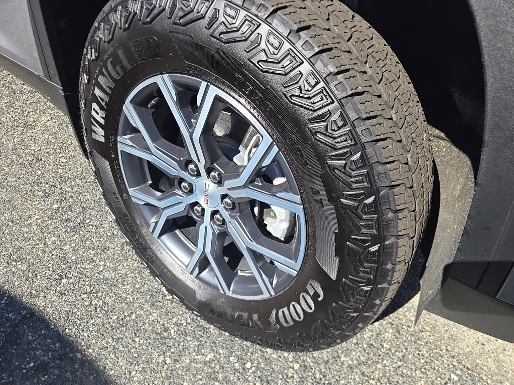 Used 2025 GMC Acadia AT4 w/ Luxury Package AWD/4WD image 4