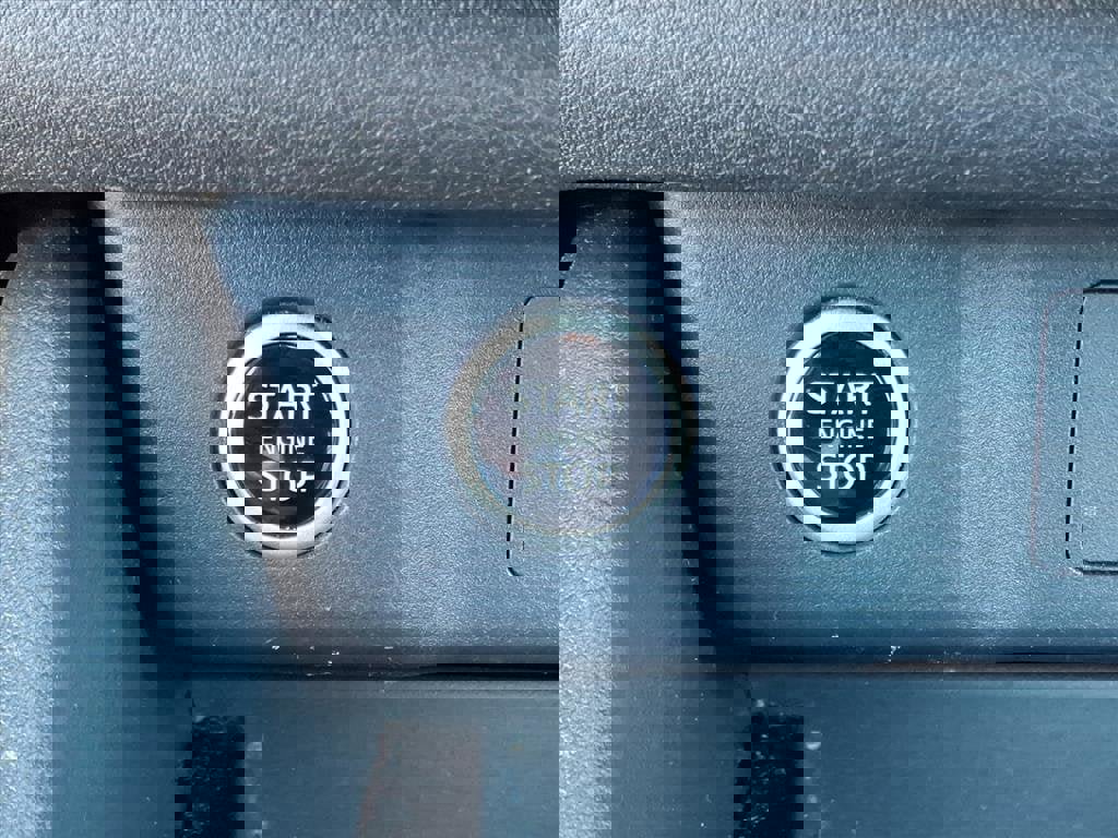 Used 2021 Nissan Rogue SV image 18