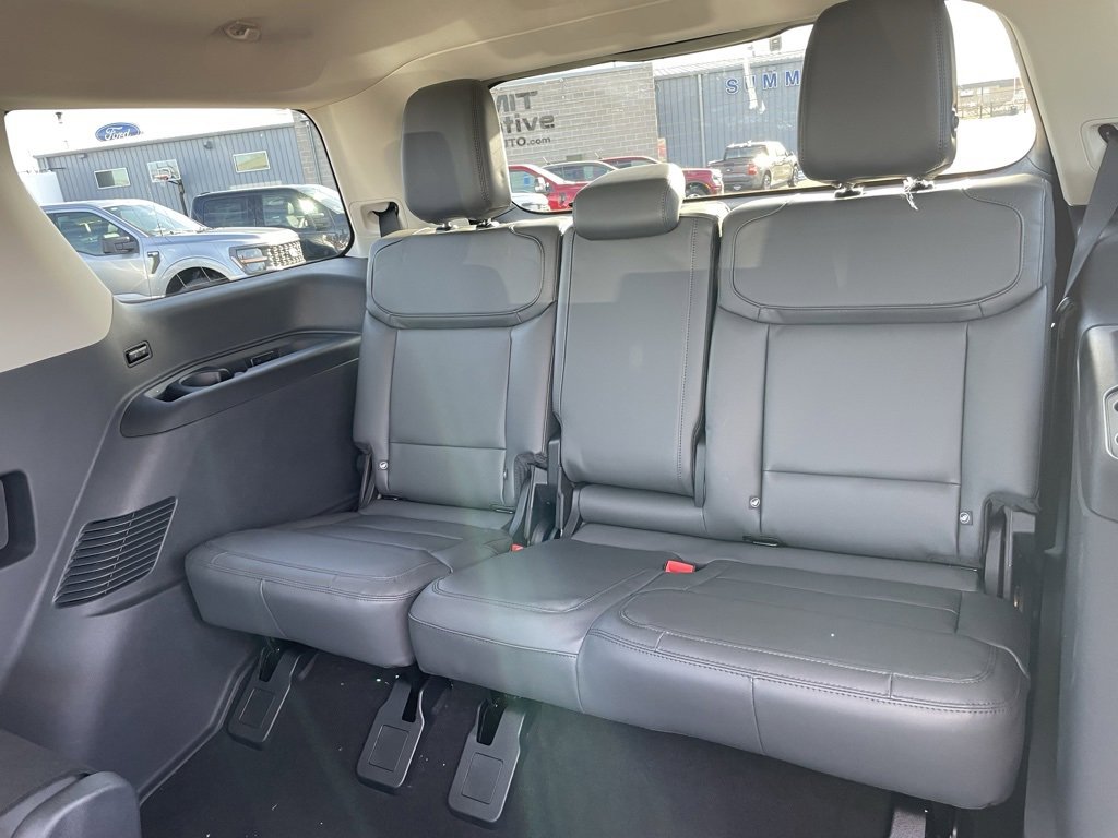 New 2026 Ford Expedition Active image 9