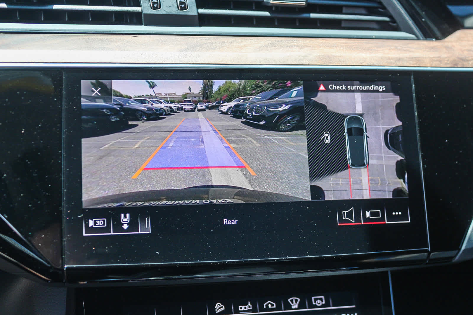 Used 2019 Audi e-tron Prestige w/ Prestige Package AWD/4WD image 24