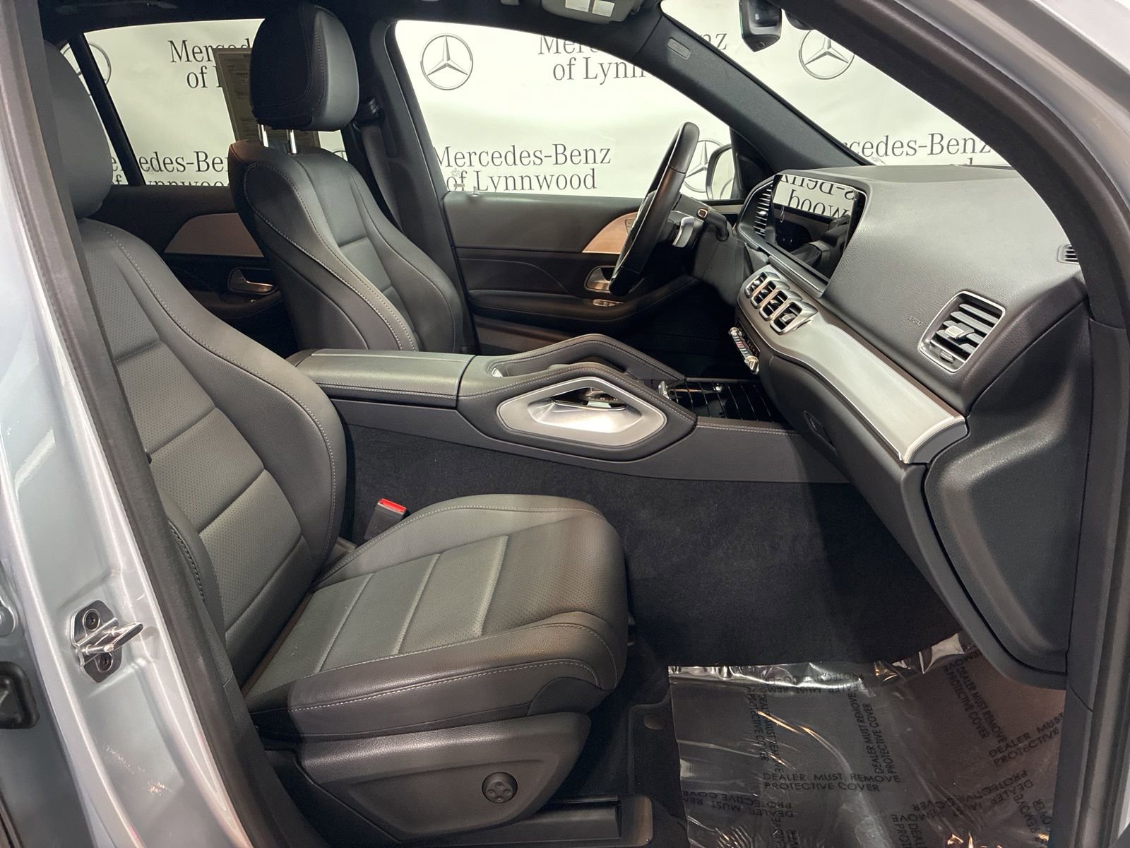 Used 2025 Mercedes-Benz GLE 450 4MATIC w/ AMG Line Exterior image 28