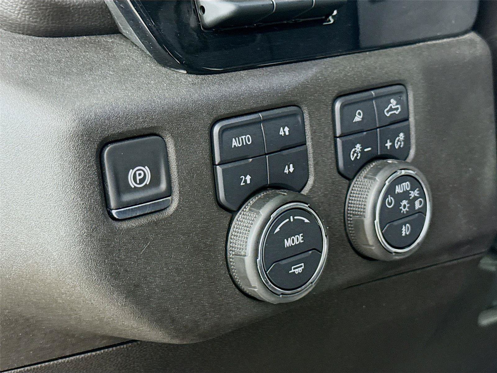 Used 2025 Chevrolet Silverado 2500 LTZ w/ LTZ Premium Package AWD/4WD image 12