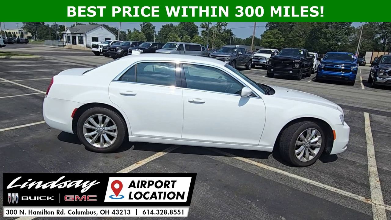 Used 2022 Chrysler 300 Touring image 9