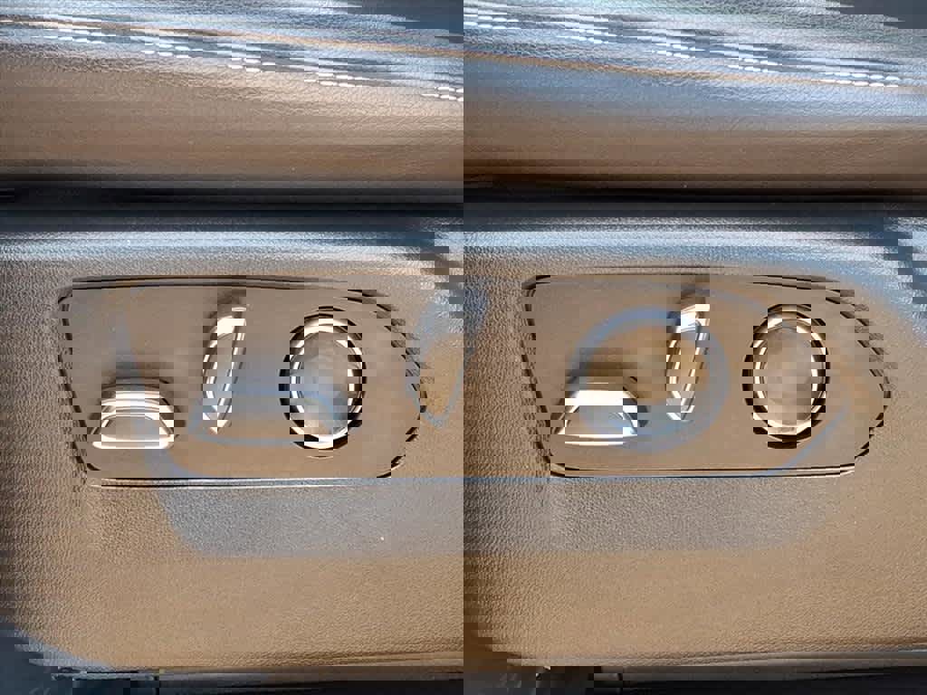 Used 2021 Cadillac Escalade Luxury image 12