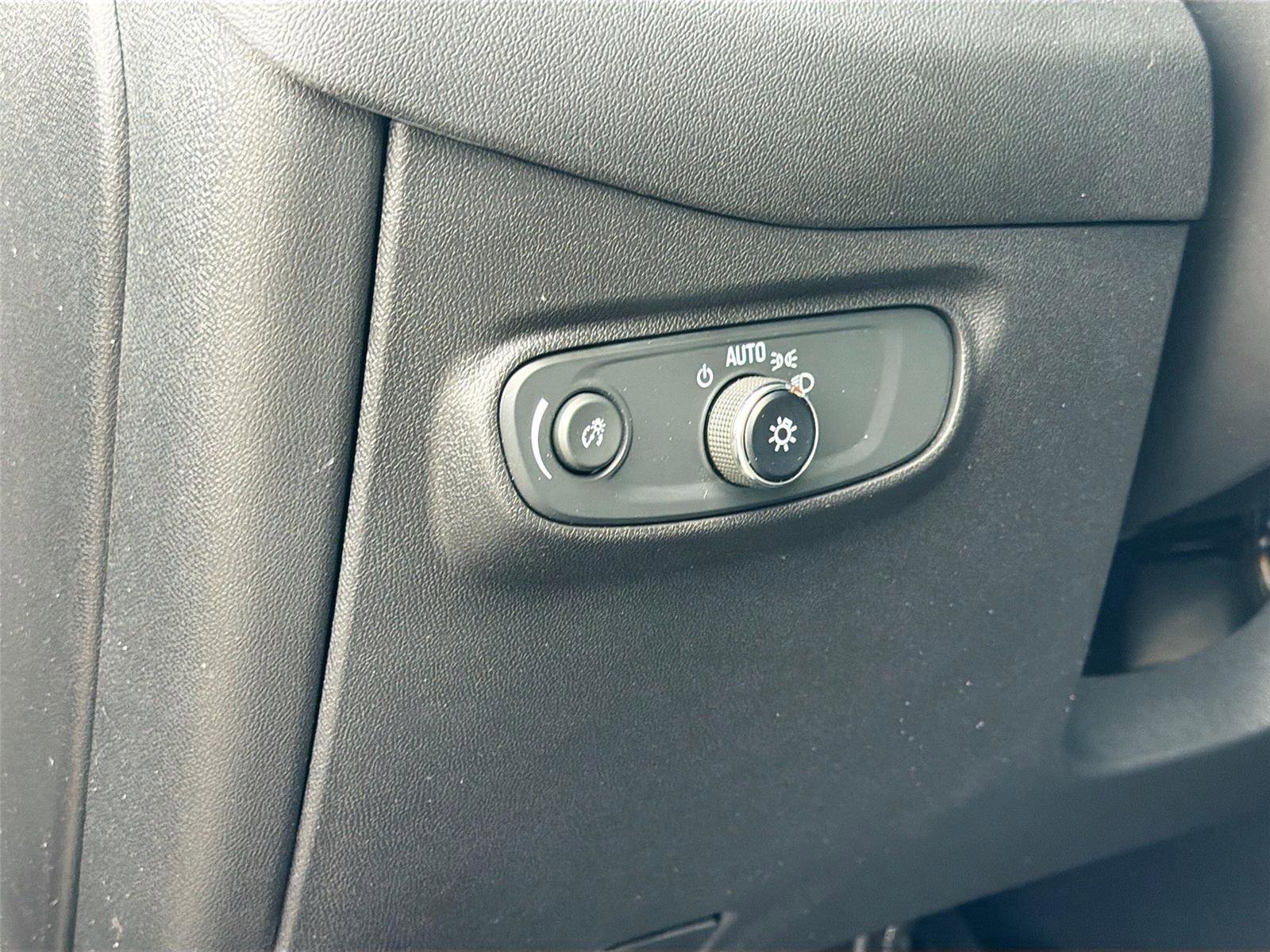 Used 2024 Chevrolet Equinox LT image 10