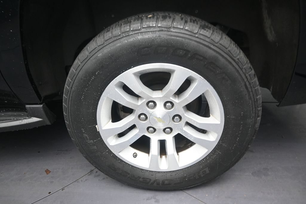Used 2018 Chevrolet Suburban LT RWD image 10