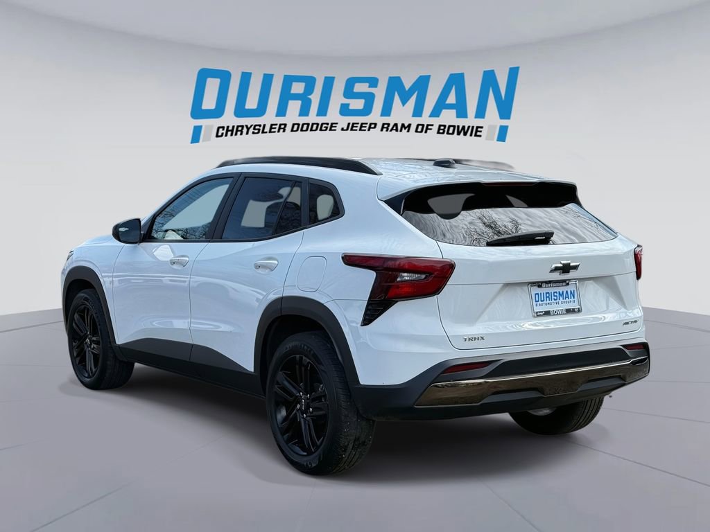 Used 2024 Chevrolet Trax ACTIV w/ Sunroof Package image 4