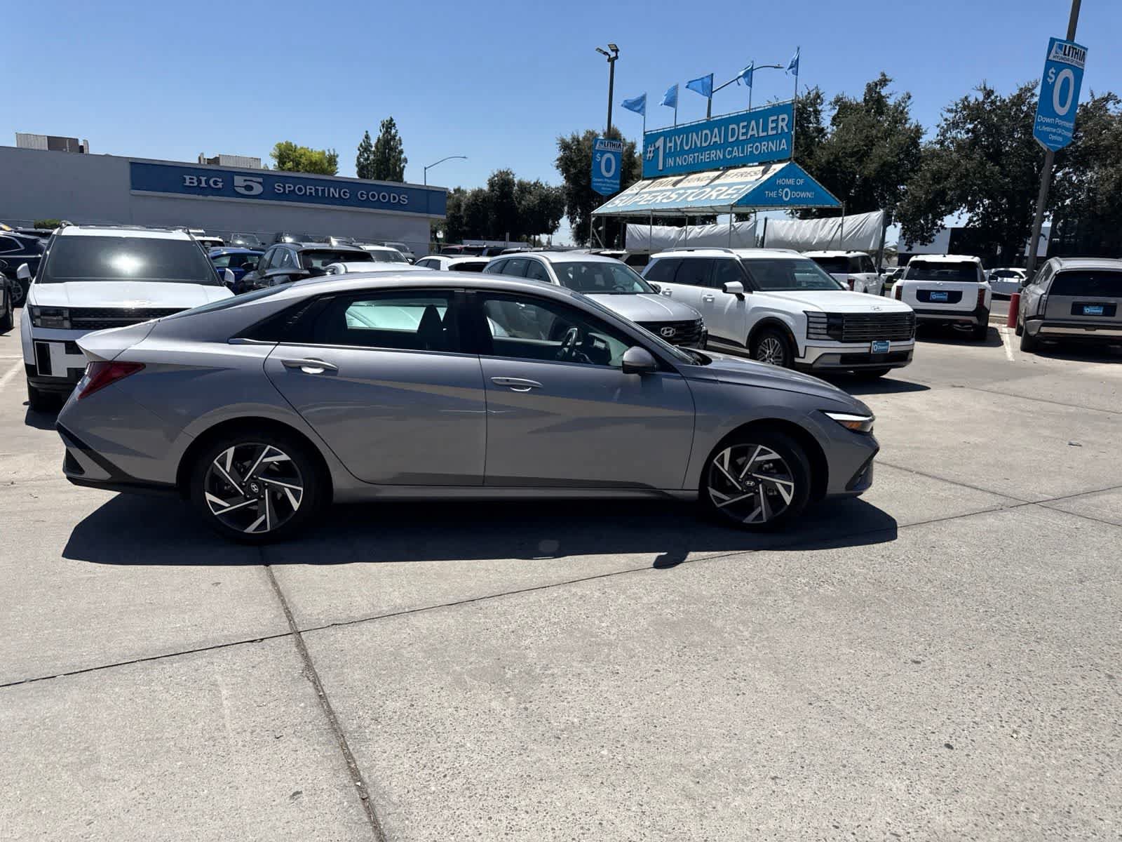 Used 2025 Hyundai Elantra SEL FWD image 4