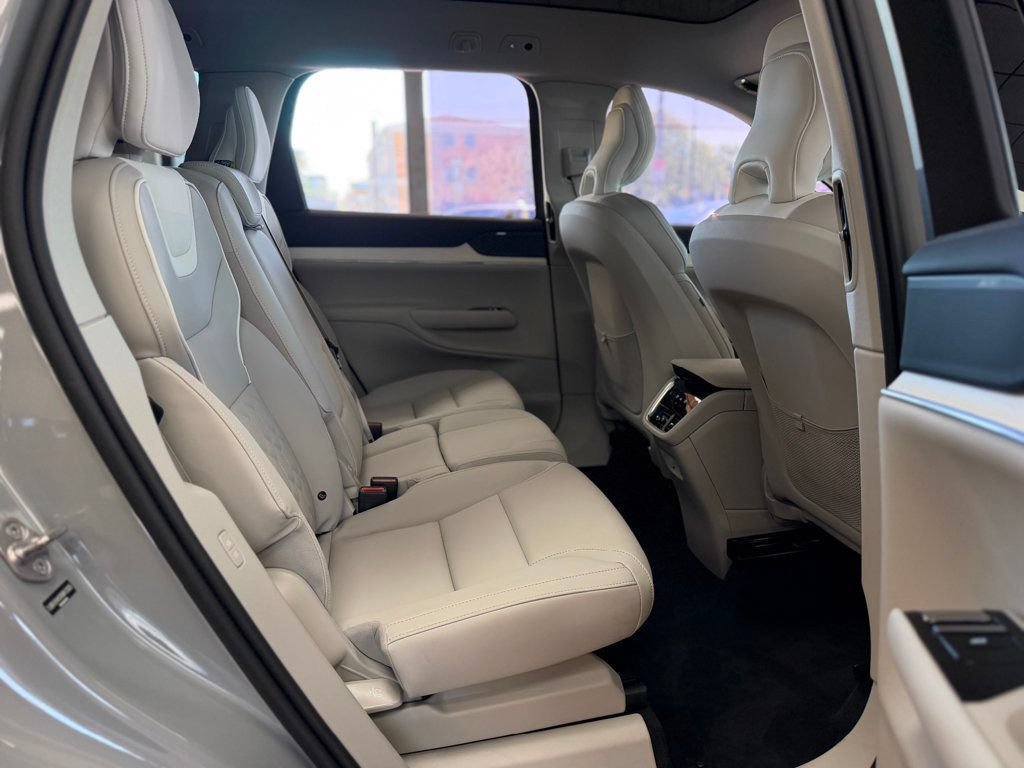 Used 2025 Volvo EX90 Plus AWD/4WD image 18