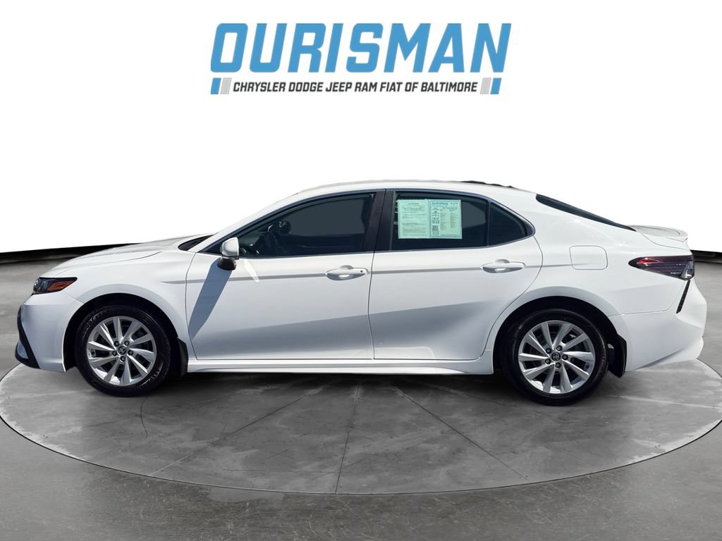 Used 2024 Toyota Camry SE FWD image 3