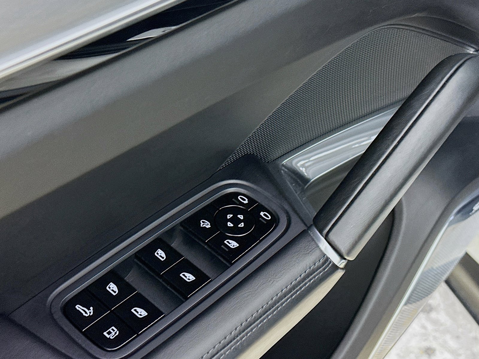 Certified 2020 Porsche Cayenne Turbo S AWD/4WD image 22