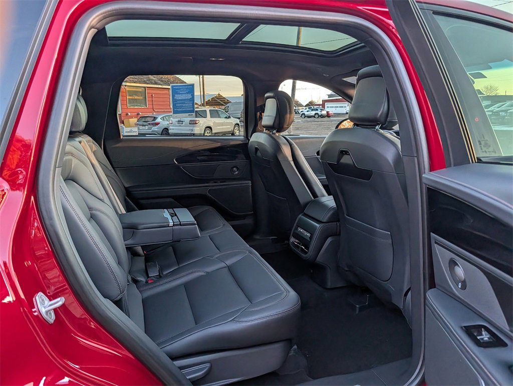 Used 2024 Lincoln Nautilus Premier w/ Equipment Group 102A image 9