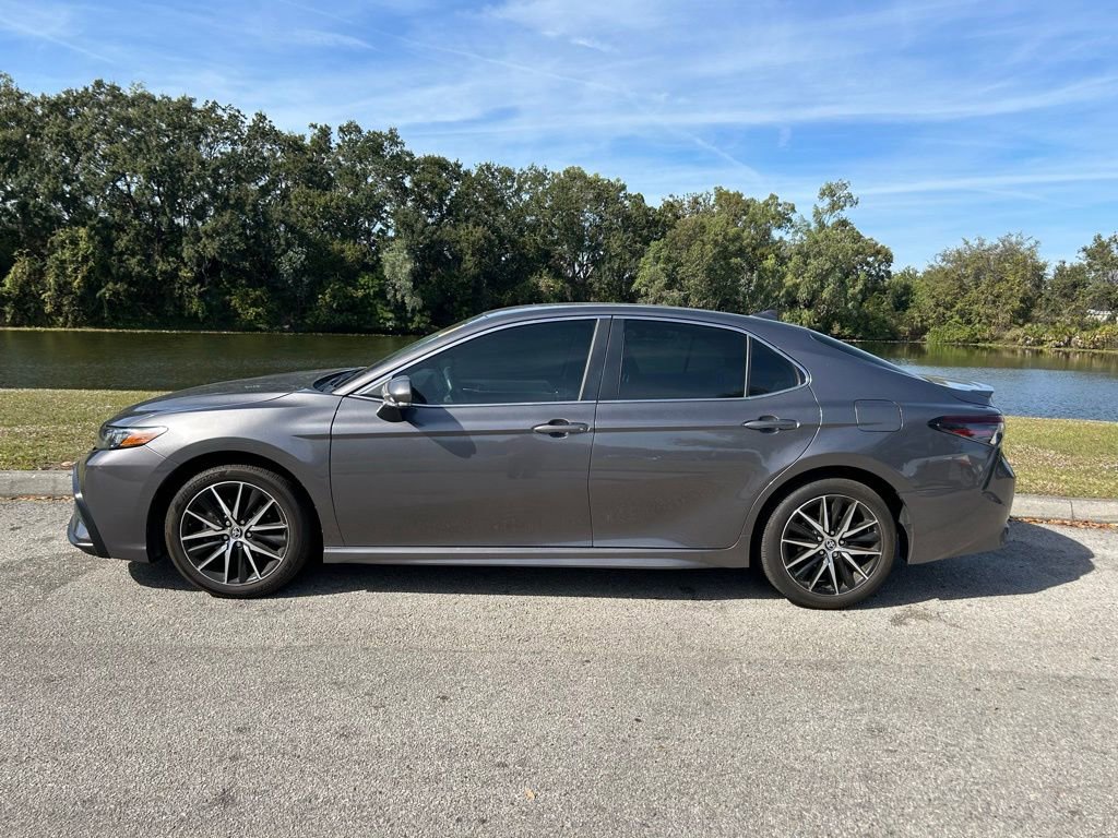 Used 2024 Toyota Camry SE image 2