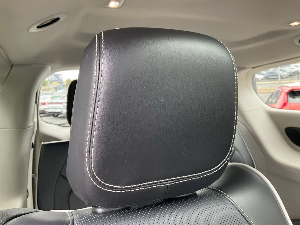 Used 2023 Chrysler Pacifica Limited FWD image 53
