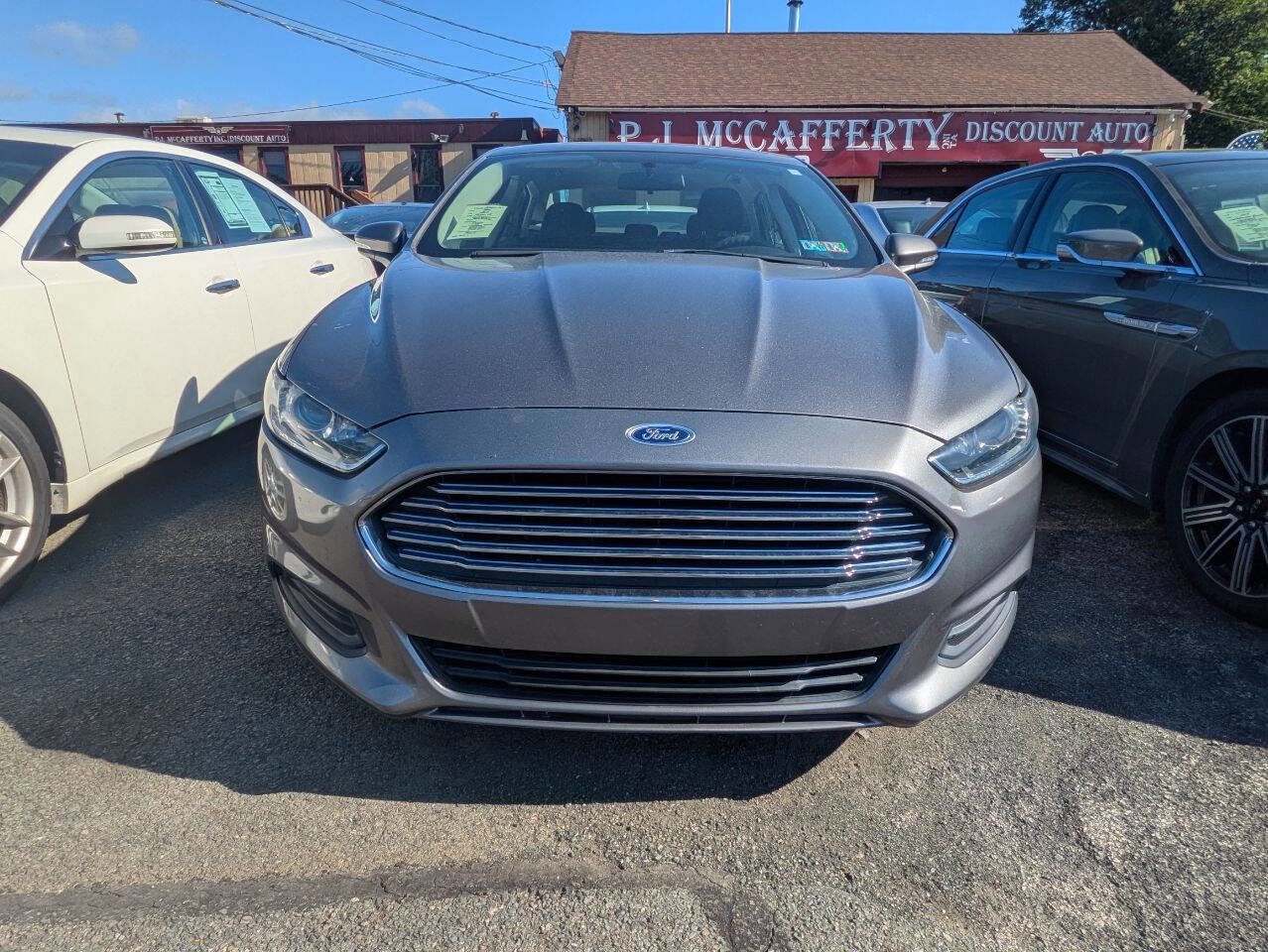 Used 2013 Ford Fusion SE image 2