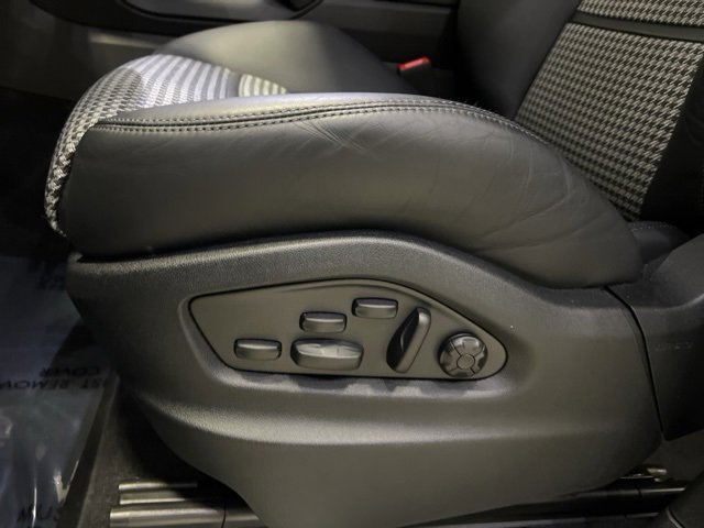 Used 2024 Porsche Cayenne Coupe image 37