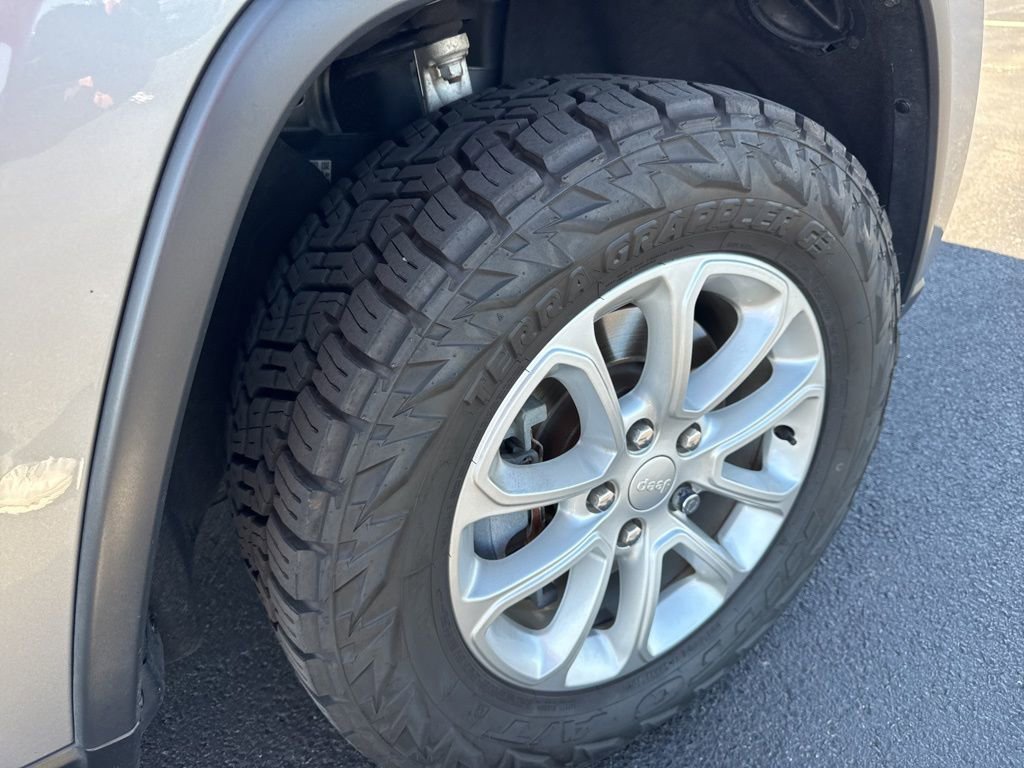 Used 2021 Jeep Grand Cherokee Laredo AWD/4WD image 34