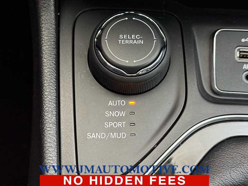 Used 2019 Jeep Cherokee Limited image 35