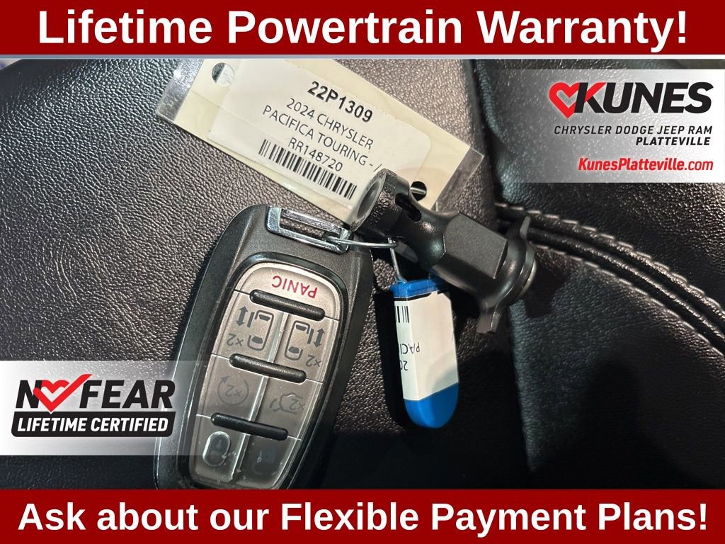 Used 2024 Chrysler Pacifica Touring-L image 30