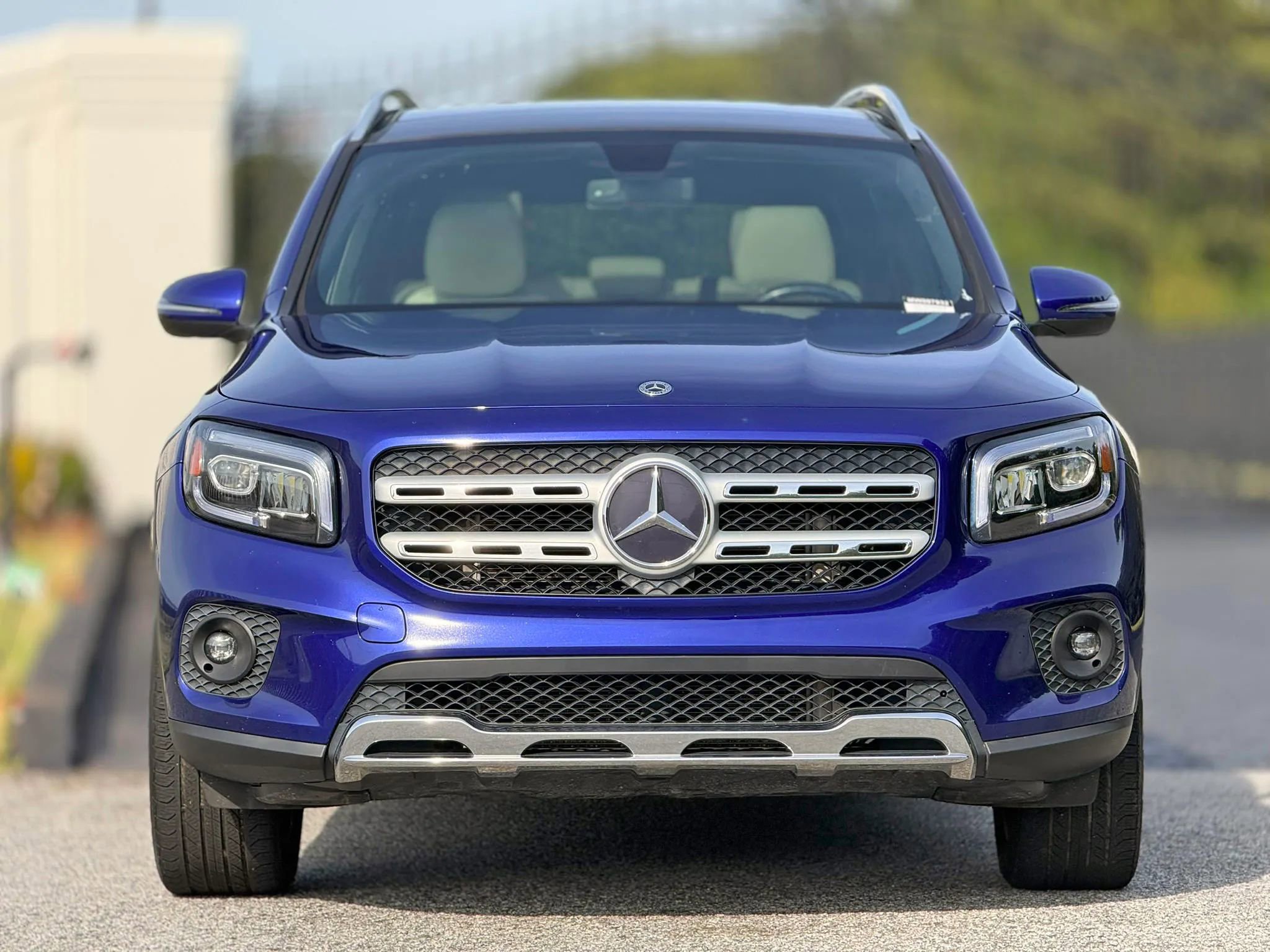 Used 2021 Mercedes-Benz GLB 250 4MATIC w/ Premium Package image 3