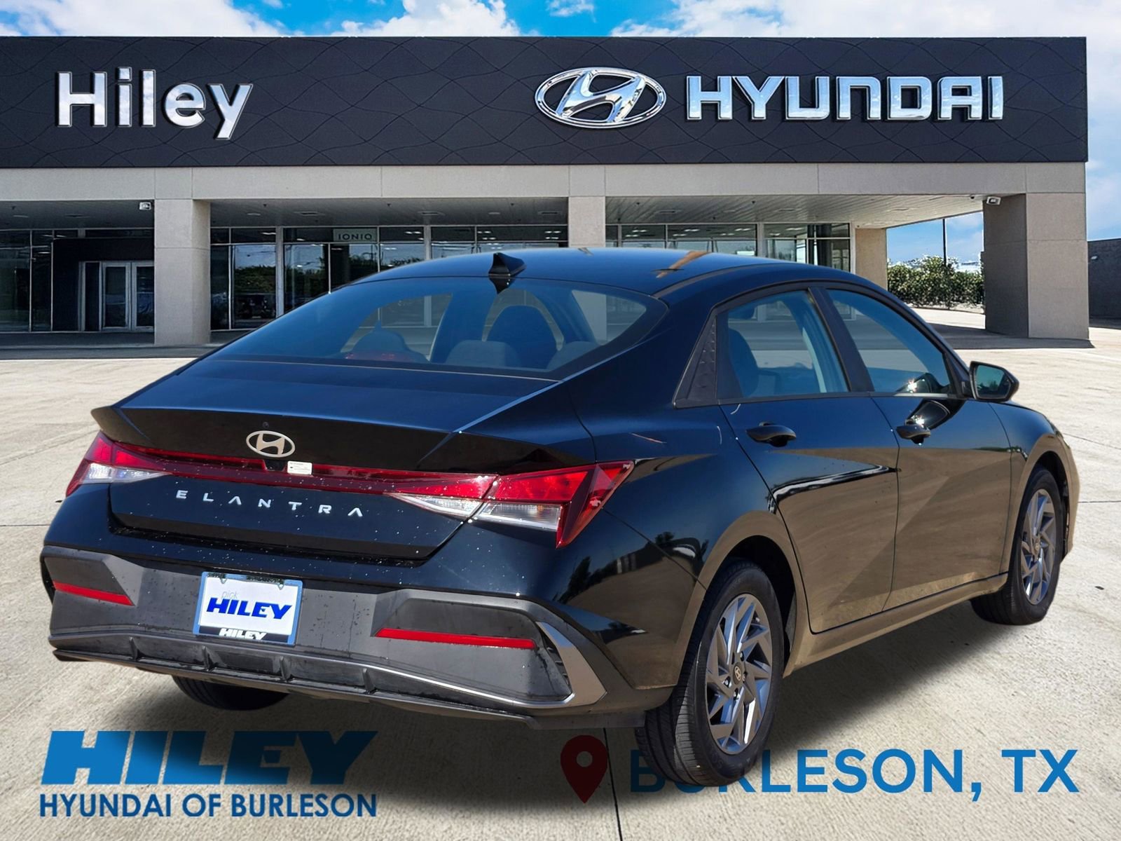 Used 2024 Hyundai Elantra SEL FWD image 4