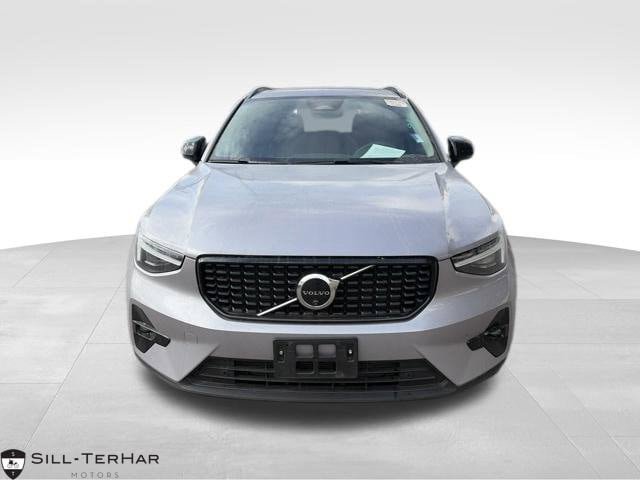 Used 2026 Volvo XC40 B5 Plus AWD/4WD image 1