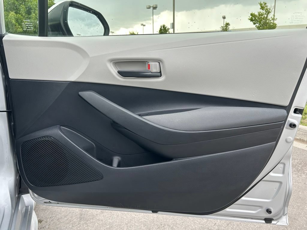 Used 2022 Toyota Corolla LE FWD image 29