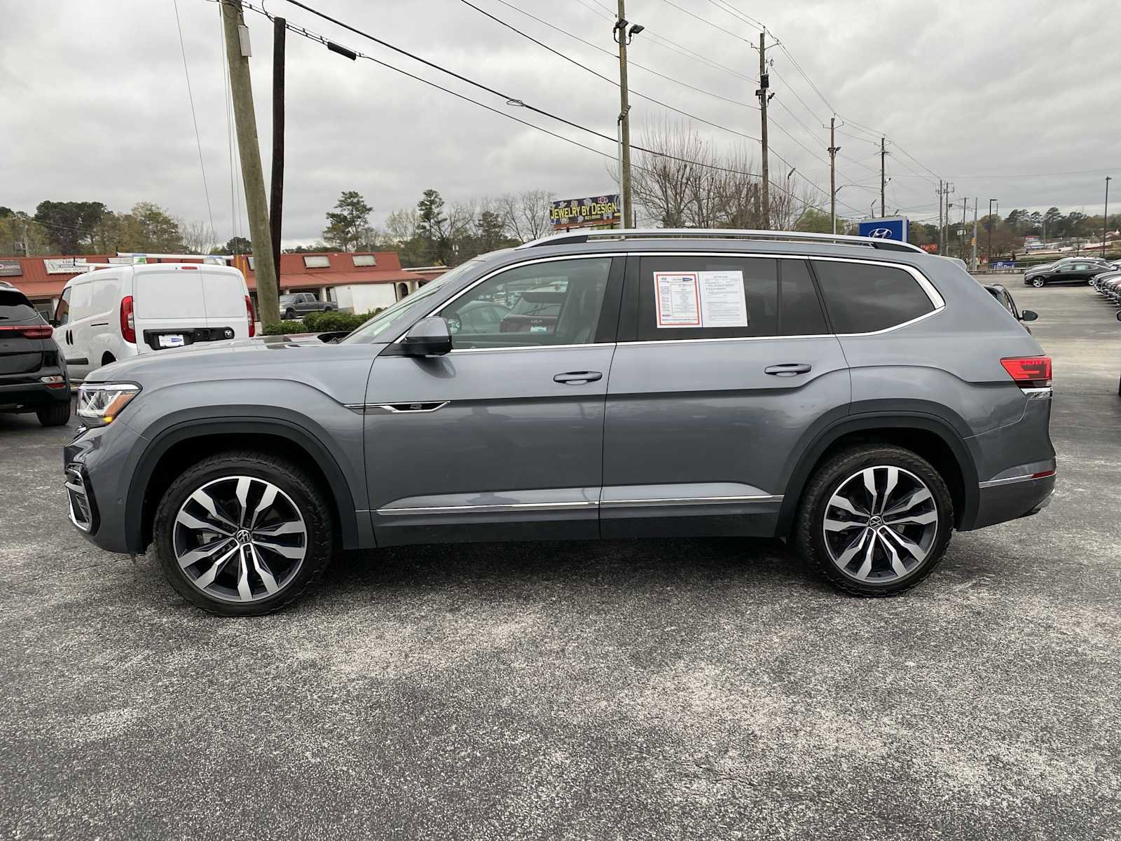Used 2022 Volkswagen Atlas SEL Premium image 8