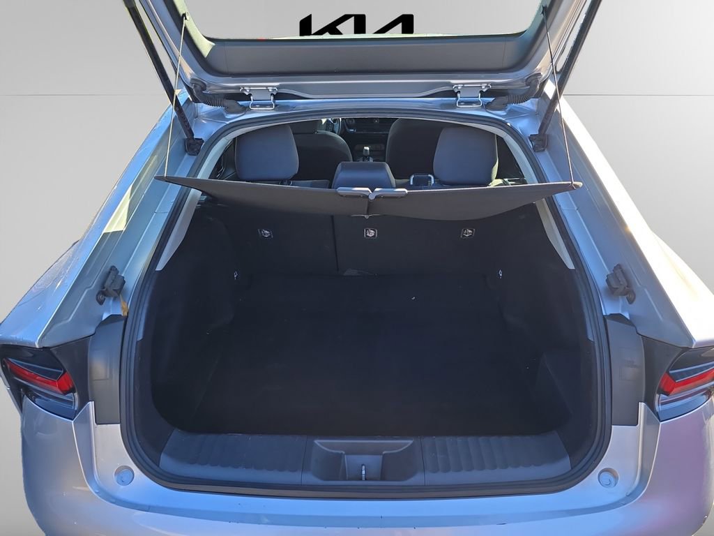 Used 2023 Toyota Prius LE image 19