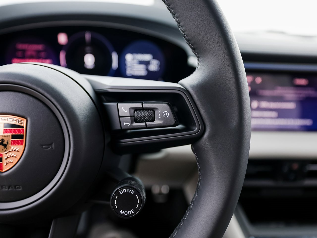 New 2025 Porsche Macan 4S Electric image 16