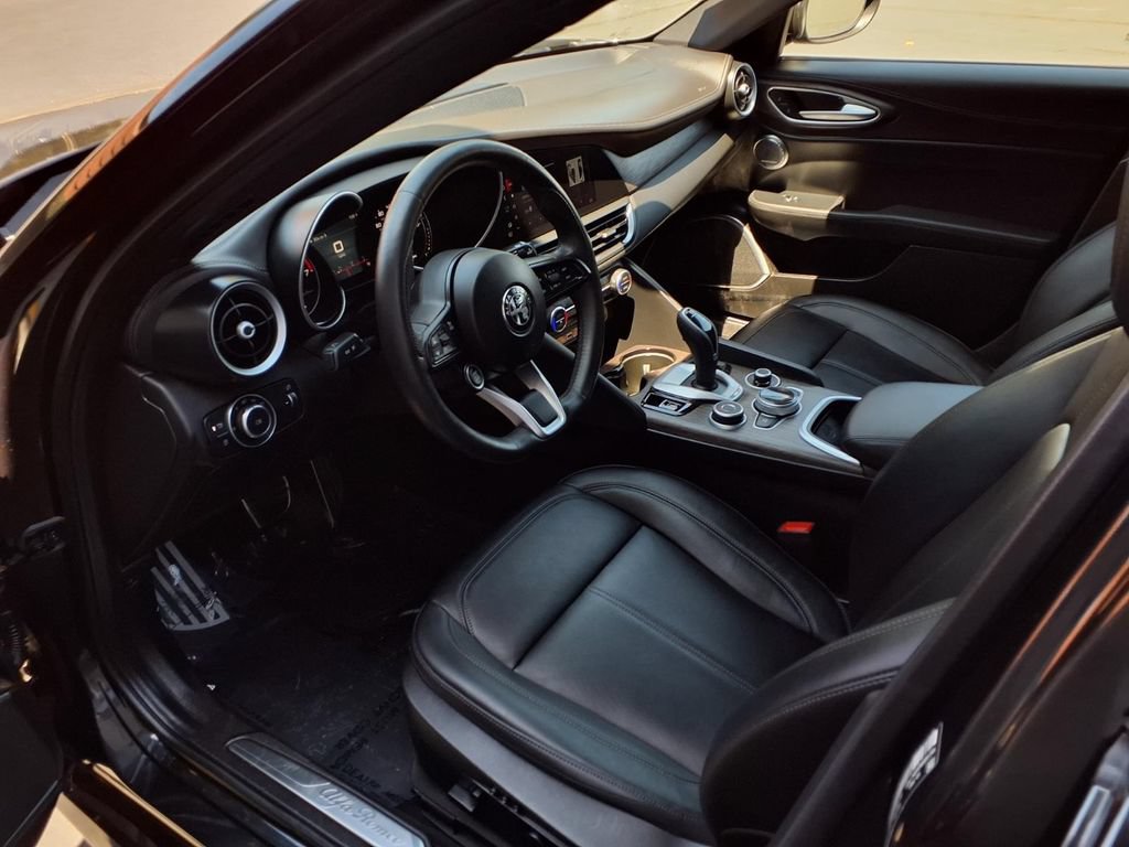 Used 2022 Alfa Romeo Giulia Ti RWD image 18