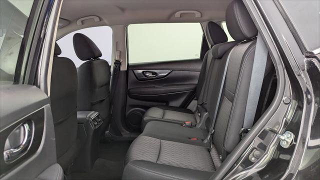 Used 2017 Nissan Rogue SV w/ SV Premium Package image 17