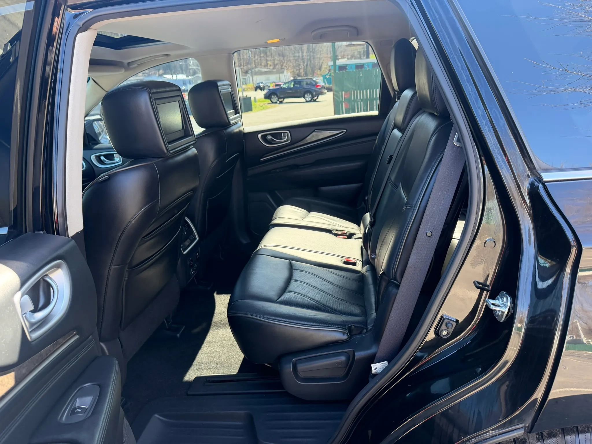 Used 2014 INFINITI QX60 AWD w/ Premium Plus Package image 23