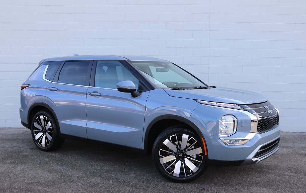 New 2026 Mitsubishi Outlander SE image 1