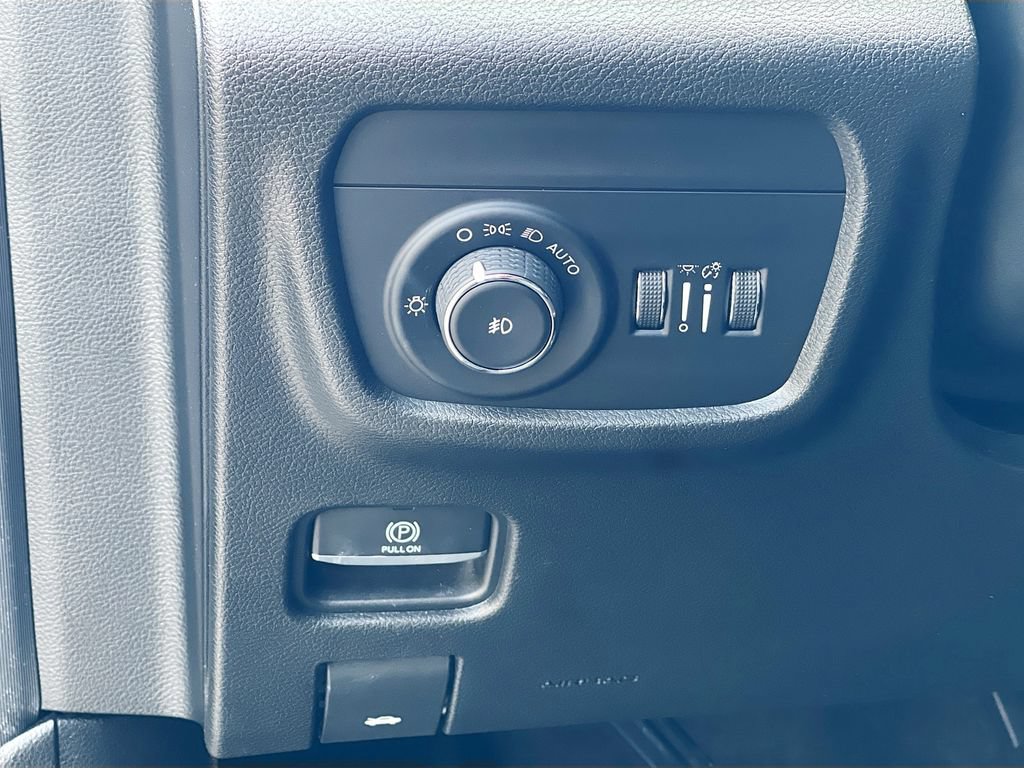 Used 2022 Jeep Grand Cherokee L Limited RWD image 10