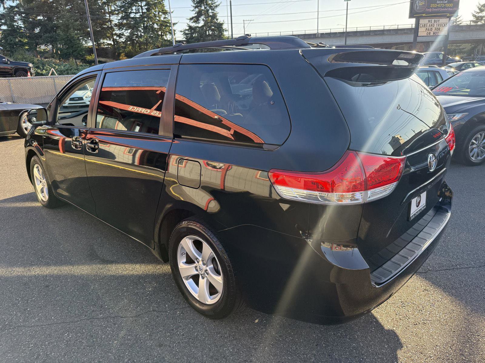 Used 2012 Toyota Sienna LE image 10