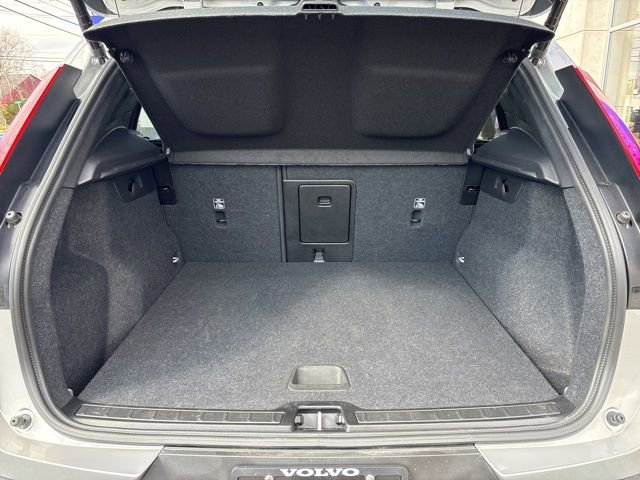 Used 2025 Volvo XC40 B5 Core image 12
