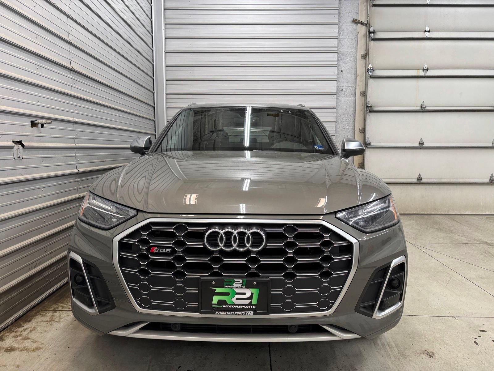 Used 2023 Audi SQ5 Premium w/ Convenience Package AWD/4WD image 2