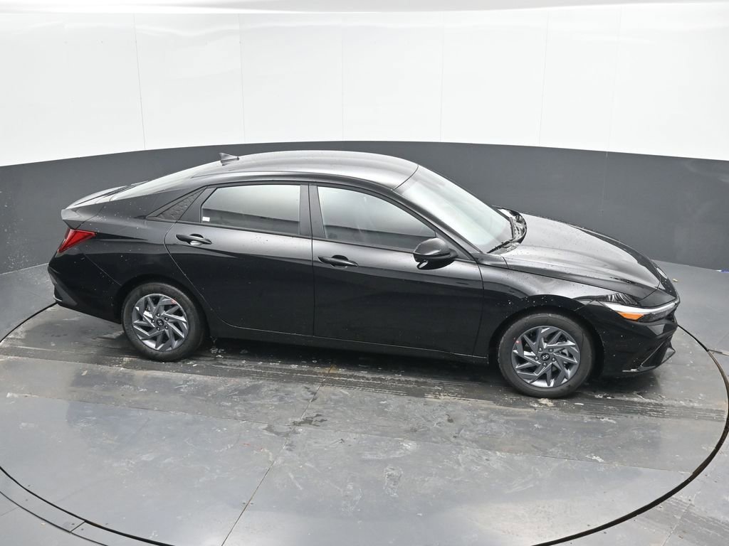 New 2026 Hyundai Elantra Blue image 35