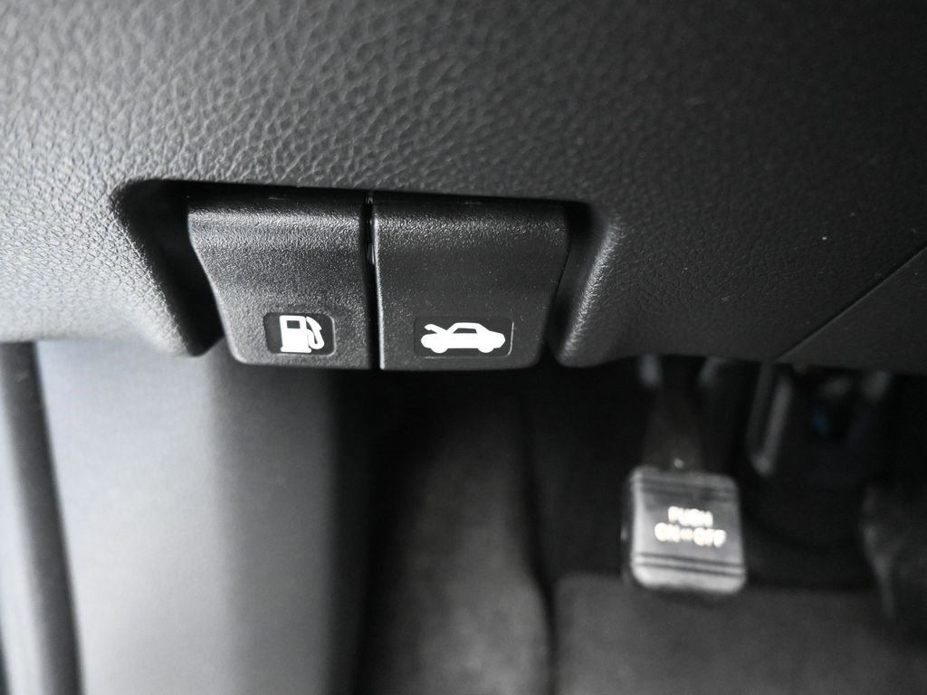 Used 2022 Nissan Rogue Sport S image 25