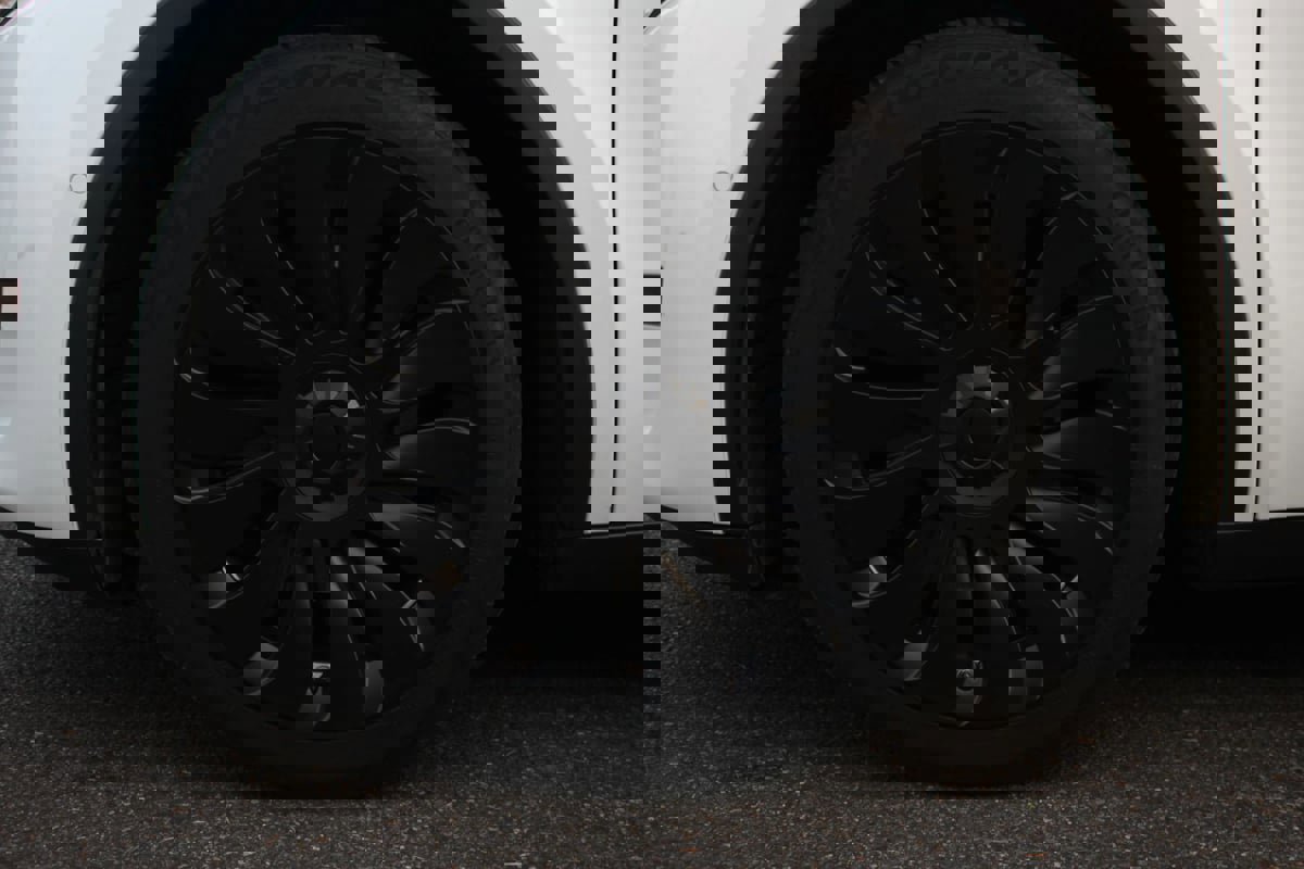 Used 2020 Tesla Model Y Long Range image 40