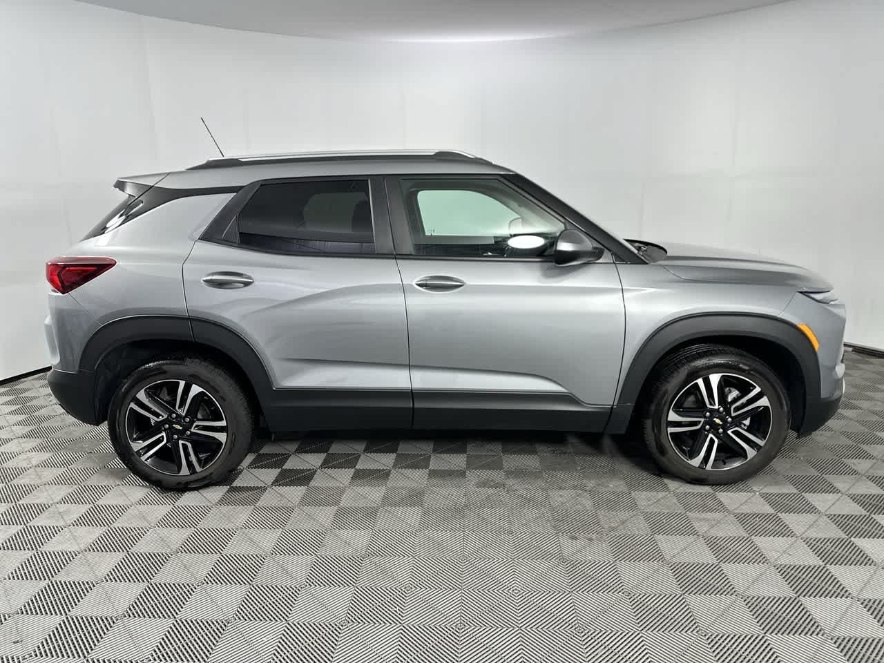 Used 2024 Chevrolet TrailBlazer LT w/ Convenience Package AWD/4WD image 16