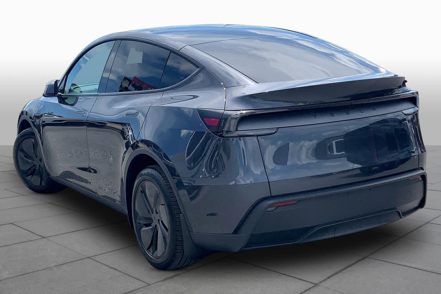 Used 2026 Tesla Model Y 2WD image 10