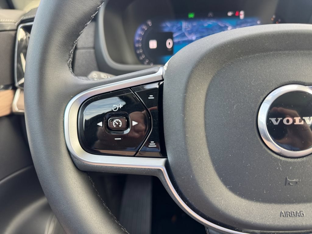 Certified 2025 Volvo XC90 B5 Core AWD/4WD image 15