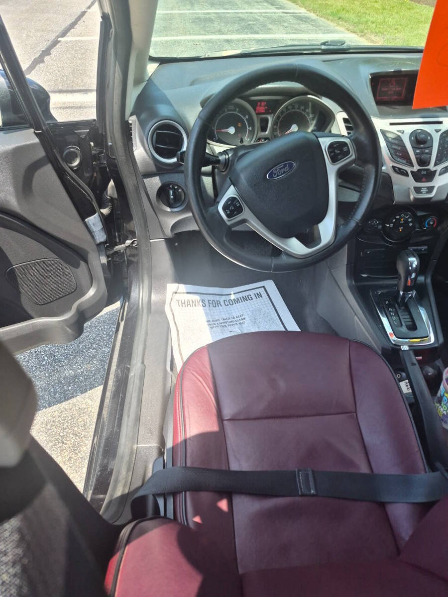 Used 2013 Ford Fiesta Titanium FWD image 10