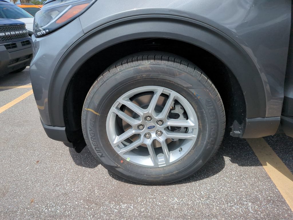 New 2026 Ford Explorer Active RWD image 35