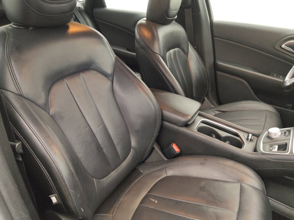 Used 2016 Chrysler 200 Limited FWD image 21