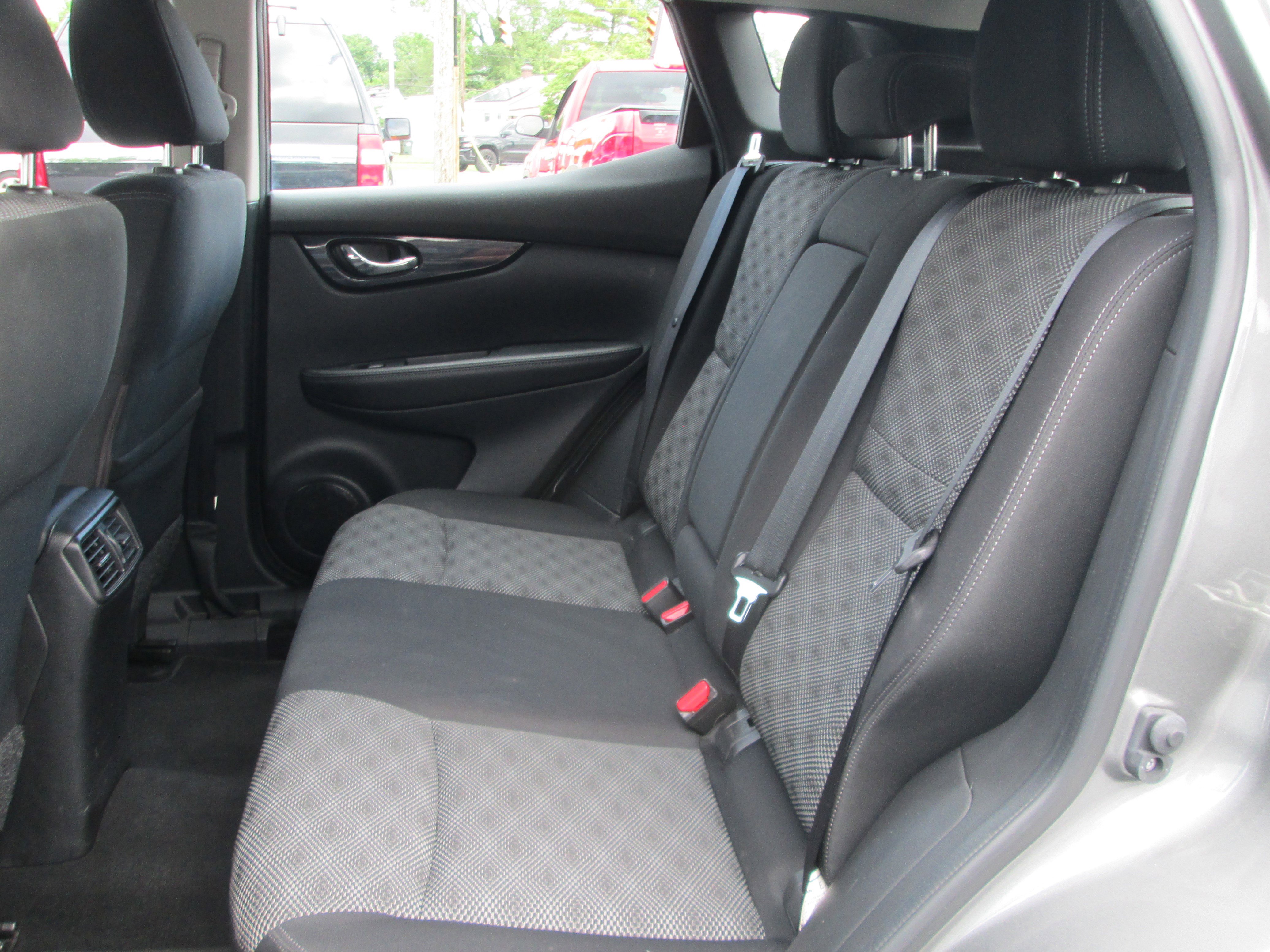 Used 2018 Nissan Rogue Sport SV w/ SV All-Weather Package AWD/4WD image 13